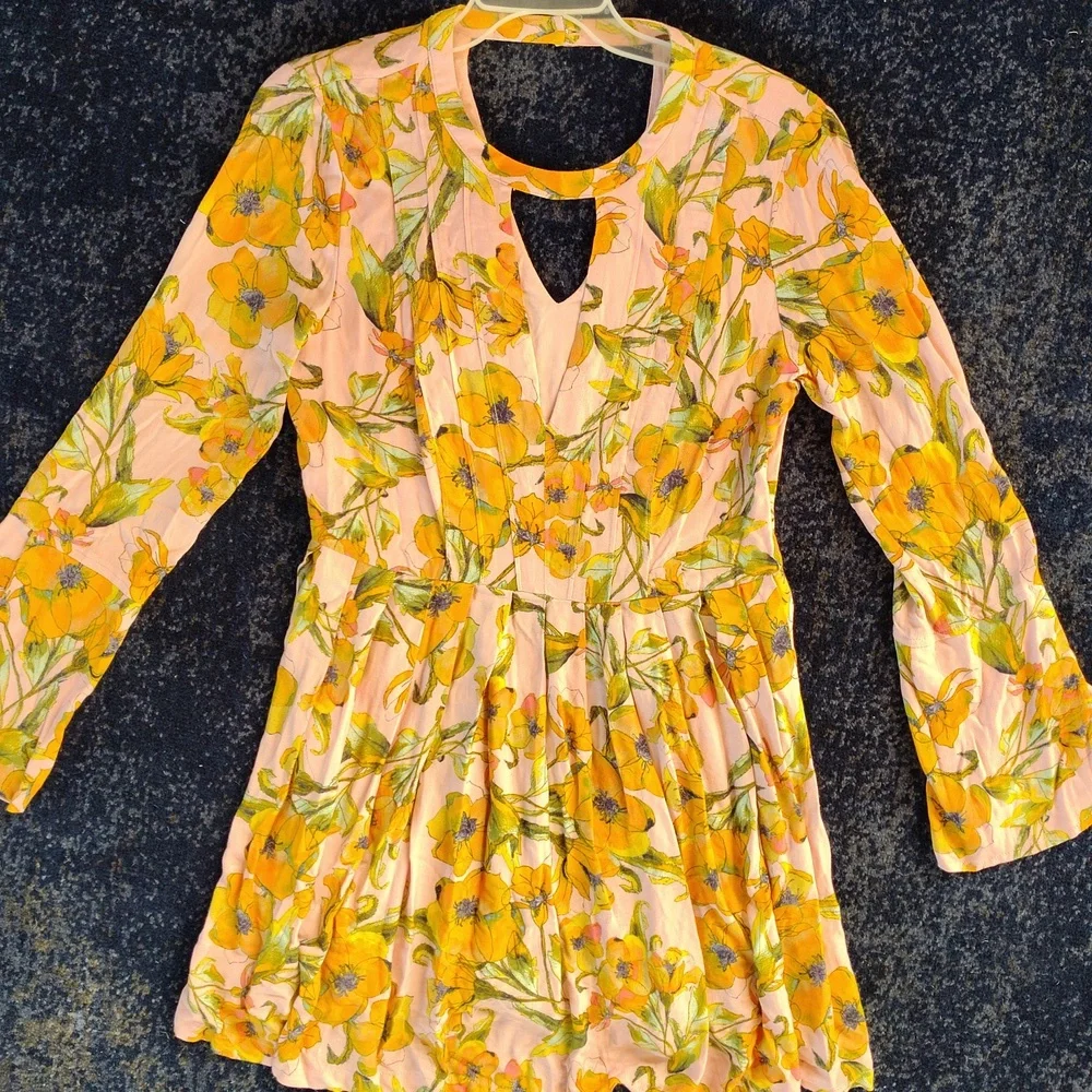 FREE PEOPLE FLOWY BELL SLEEVE DRESS WITH V CUT-OUTS FRONT & BACK WOMEN'S Size 8 - Picture 8 of 11